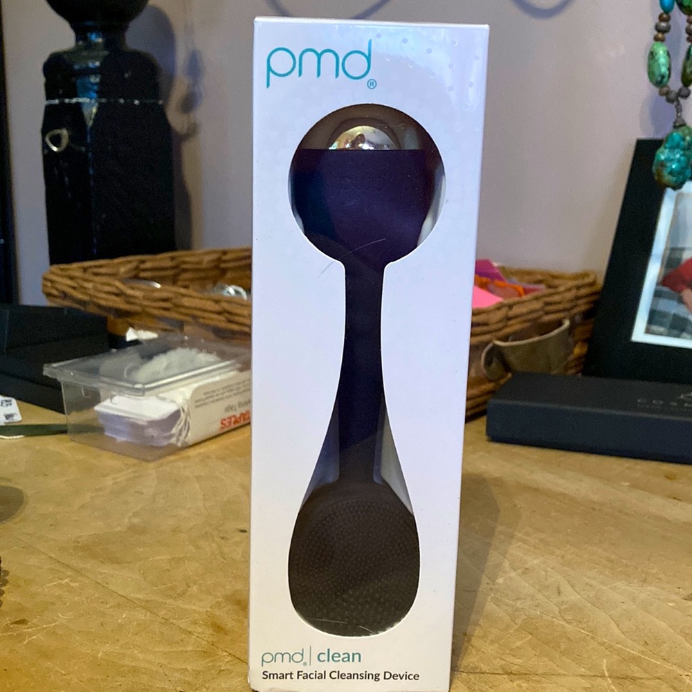 *NEW in box PMD clean, smart facial cleansing device!